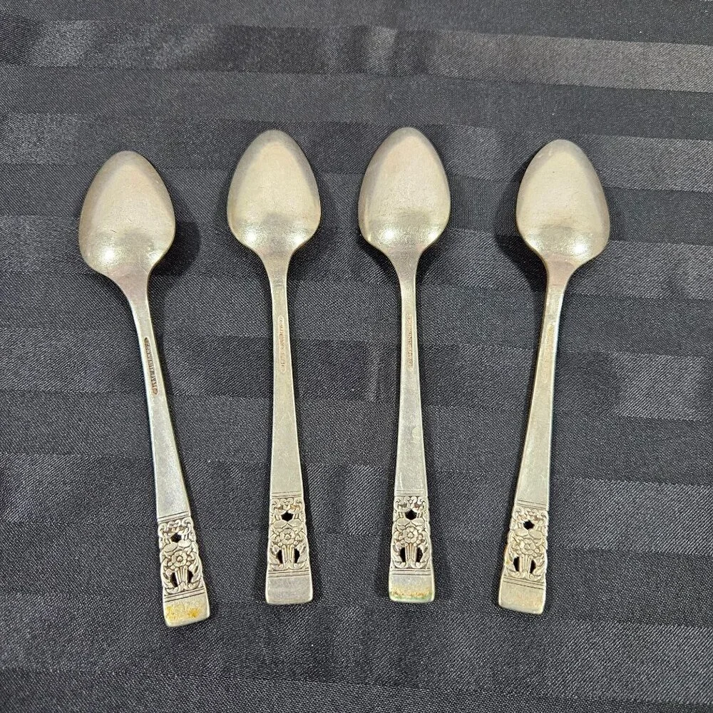 Vintage Oneida‎ Community Plate Silverplate 4 Teaspoons Coronation Pattern